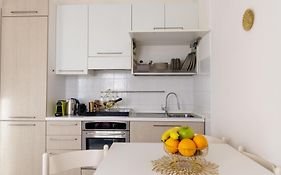 Arryanna Apartment